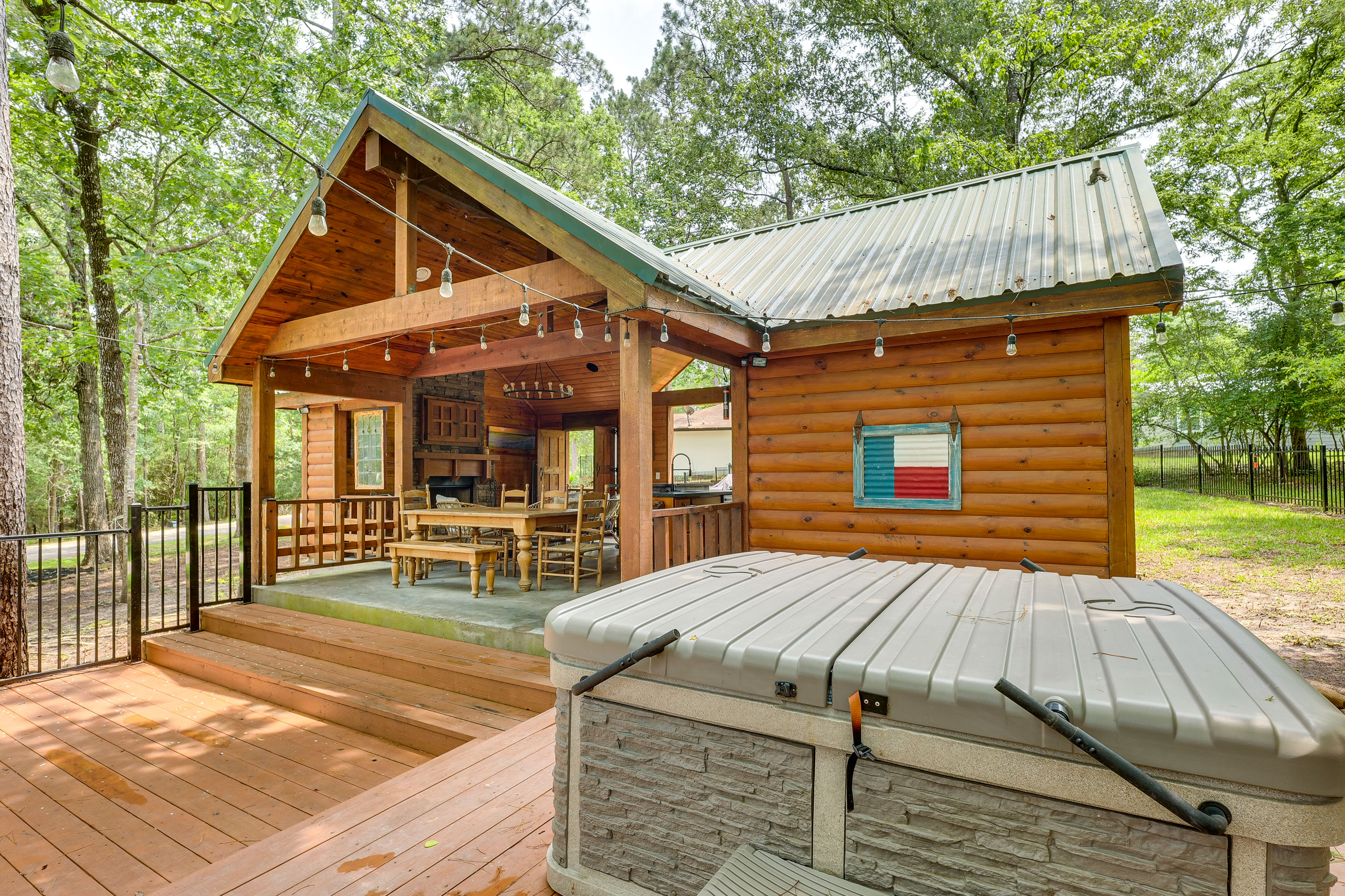 Property Image 1 - Luxury Lake Livingston Cabin w/ Deck & Hot Tub!