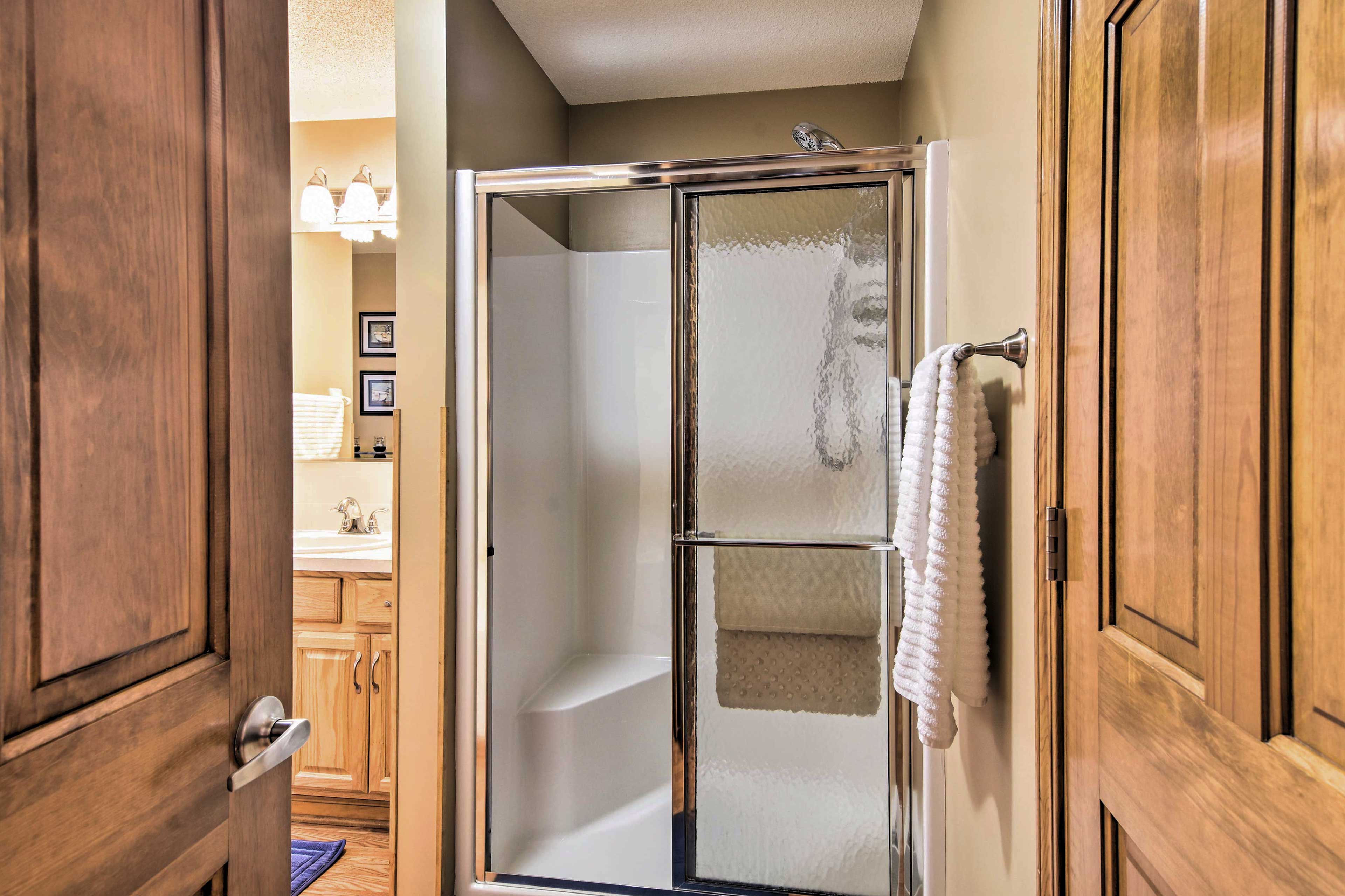 Serene Orchard Park Apartment: Large Yard & Patio!