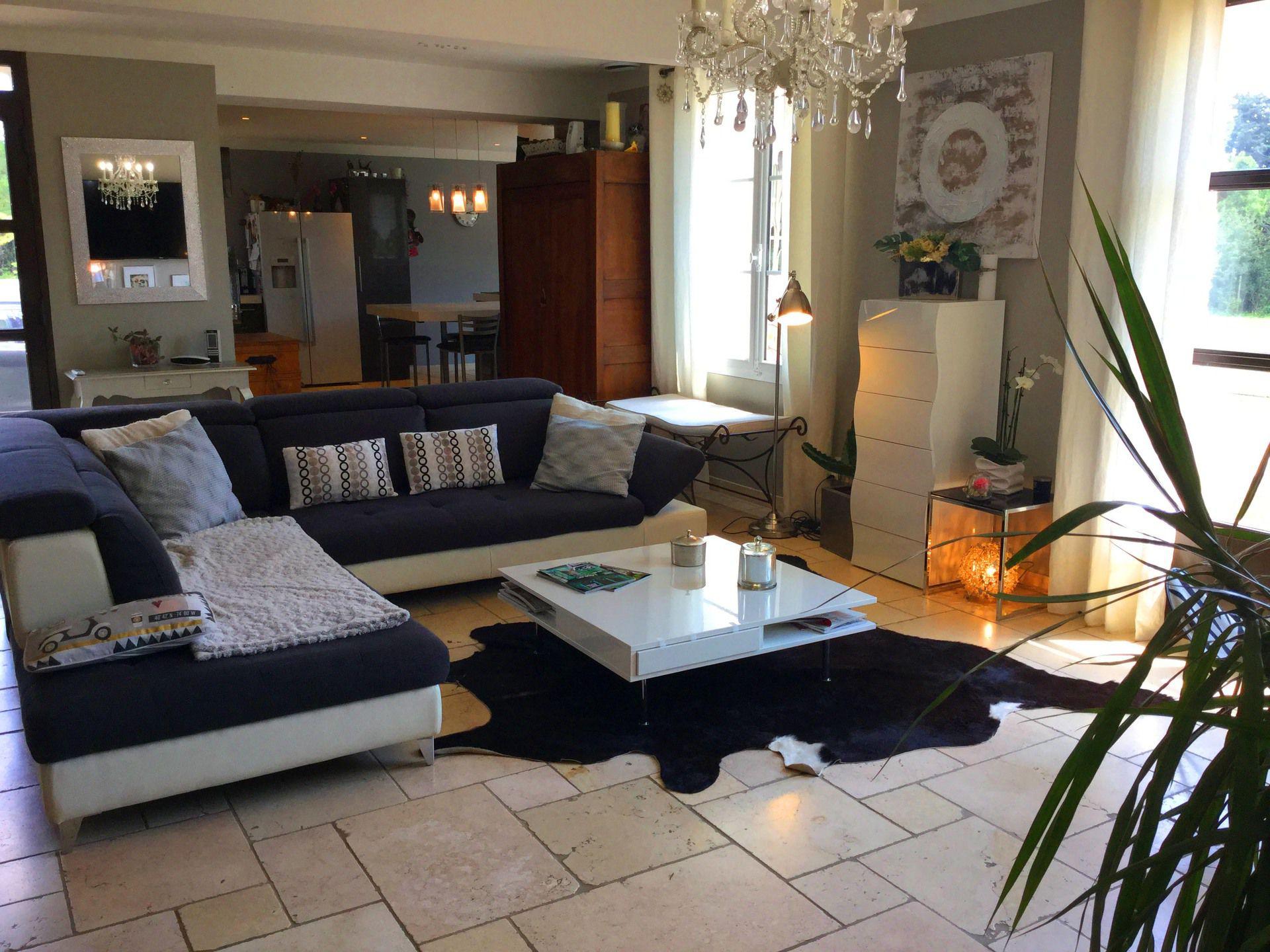 modern house with pool, near baux de provence and golfs in mouries 8 sleeps