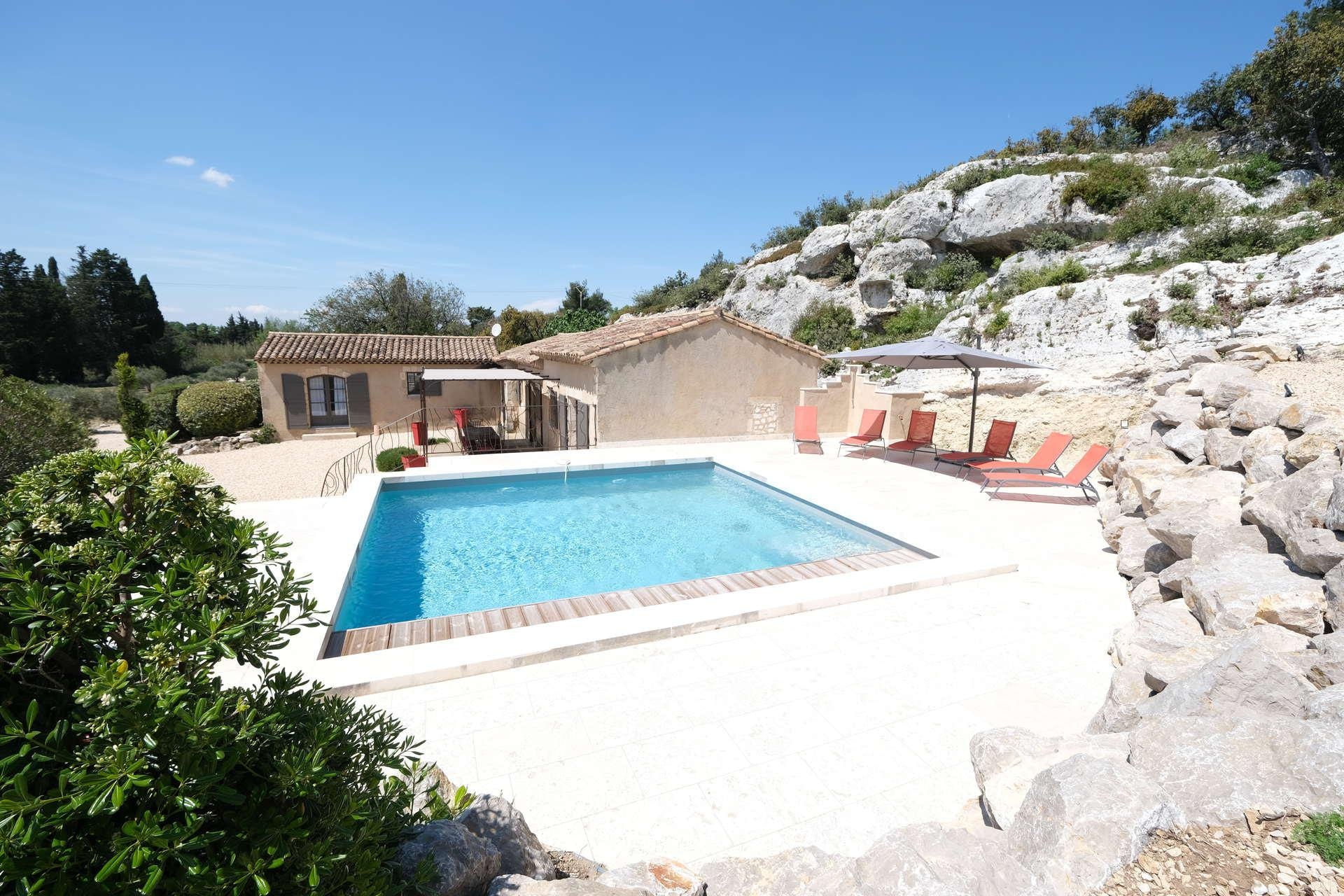 Property Image 1 - Charming villa with heated pool for 8 people near Eygalieres, in the heart of the Alpilles nature park in 