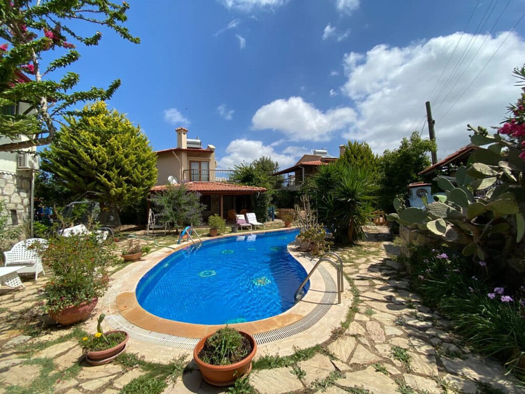 Welcome to Villa Flores!