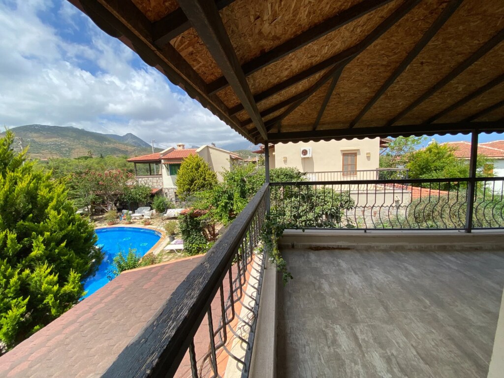 This Mediterranean paradise will lay all its beauty before you here.