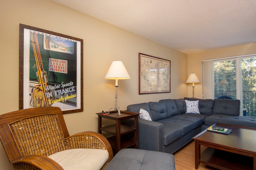 SWP Beaver Village 1124 living room