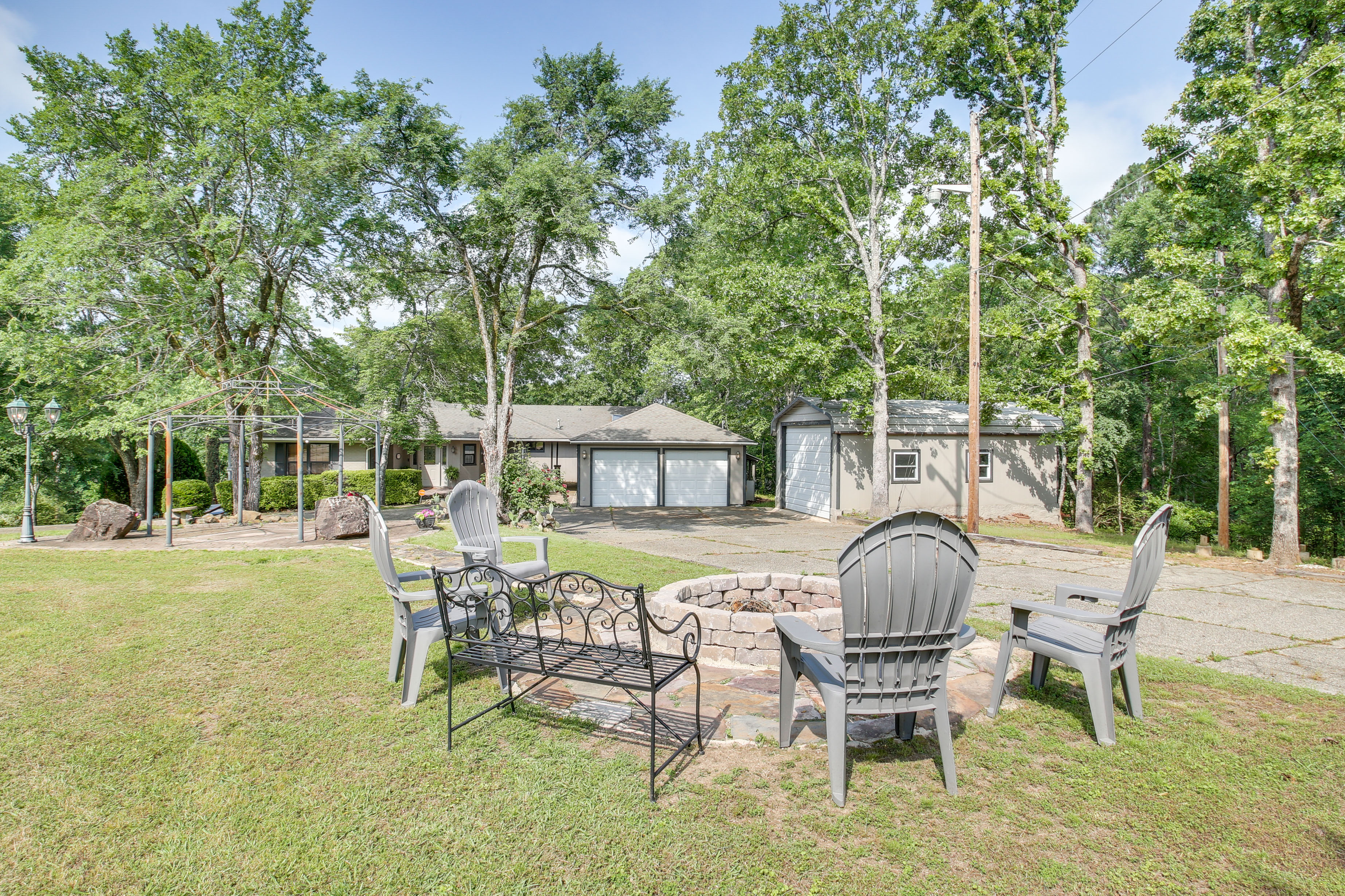 Hot Springs Home on Lake Hamilton w/ Private Pool