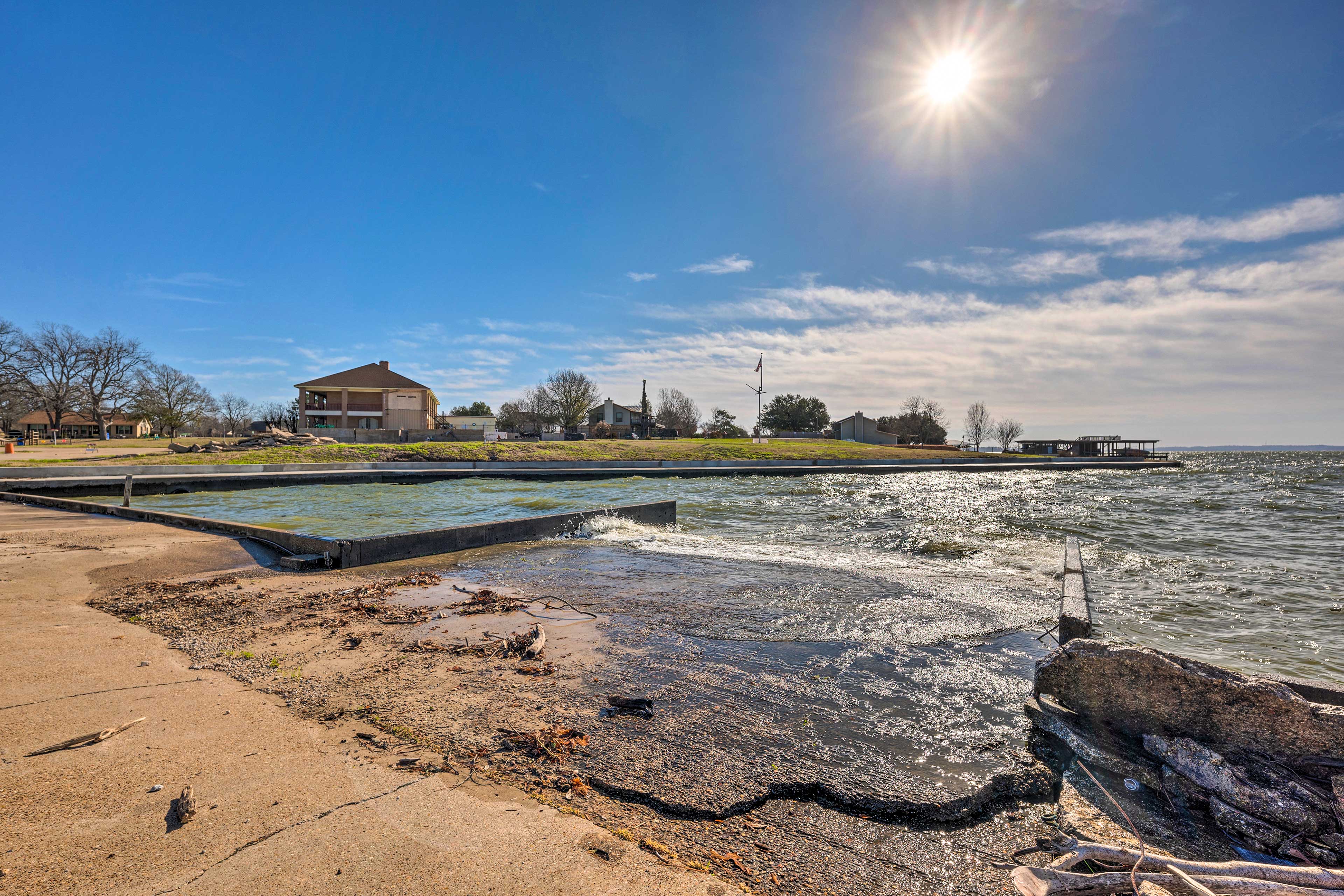 Lakefront Livingston Home w/ Grill & Views!