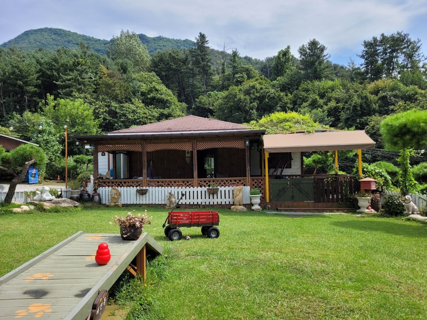 Property Image 1 - Eco friendly villa with dog grass playground - Pug