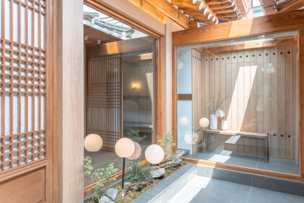 Property Image 2 - Luxury Hanok with private bathtub - Jinseojae