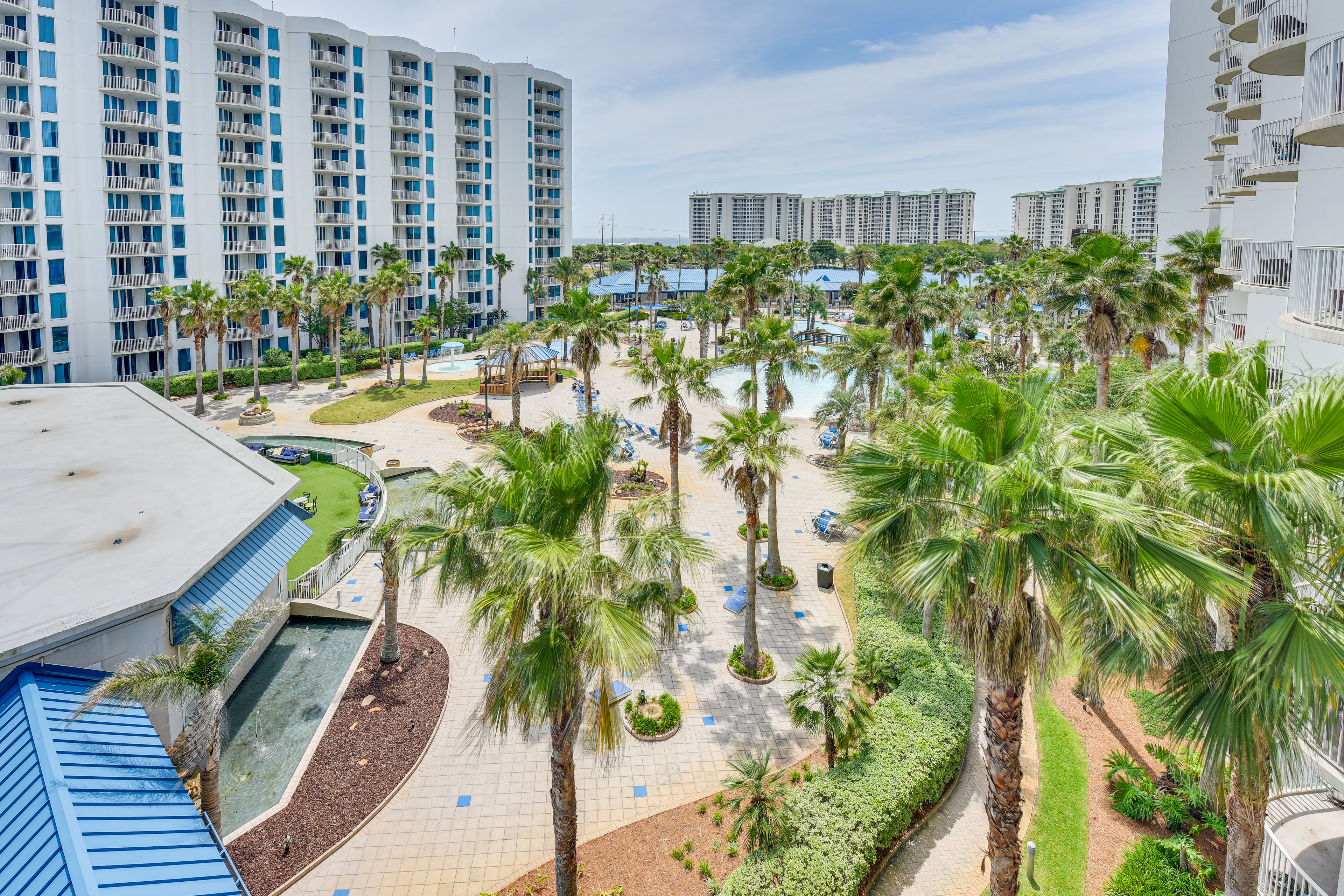 Walk to Beach: Poolside Oasis in Palms of Destin!