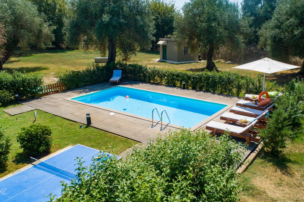 Relax by the beautiful swimming pool%2E