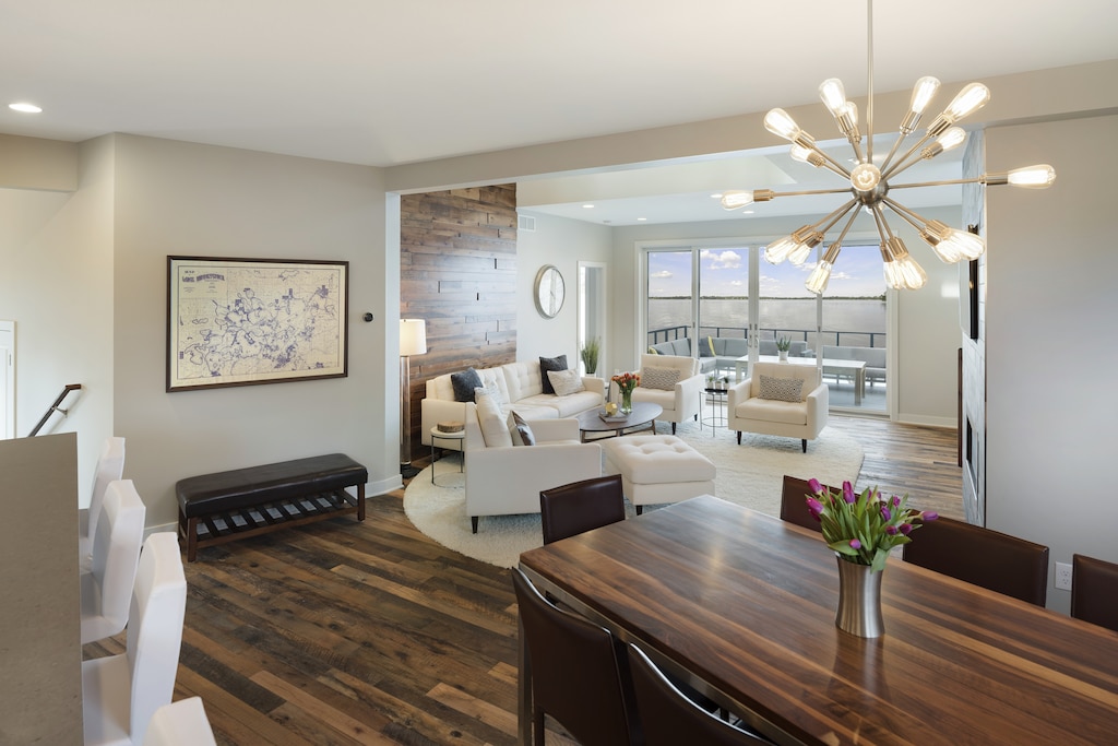 With a bright, open floor plan, this place is great for social timme