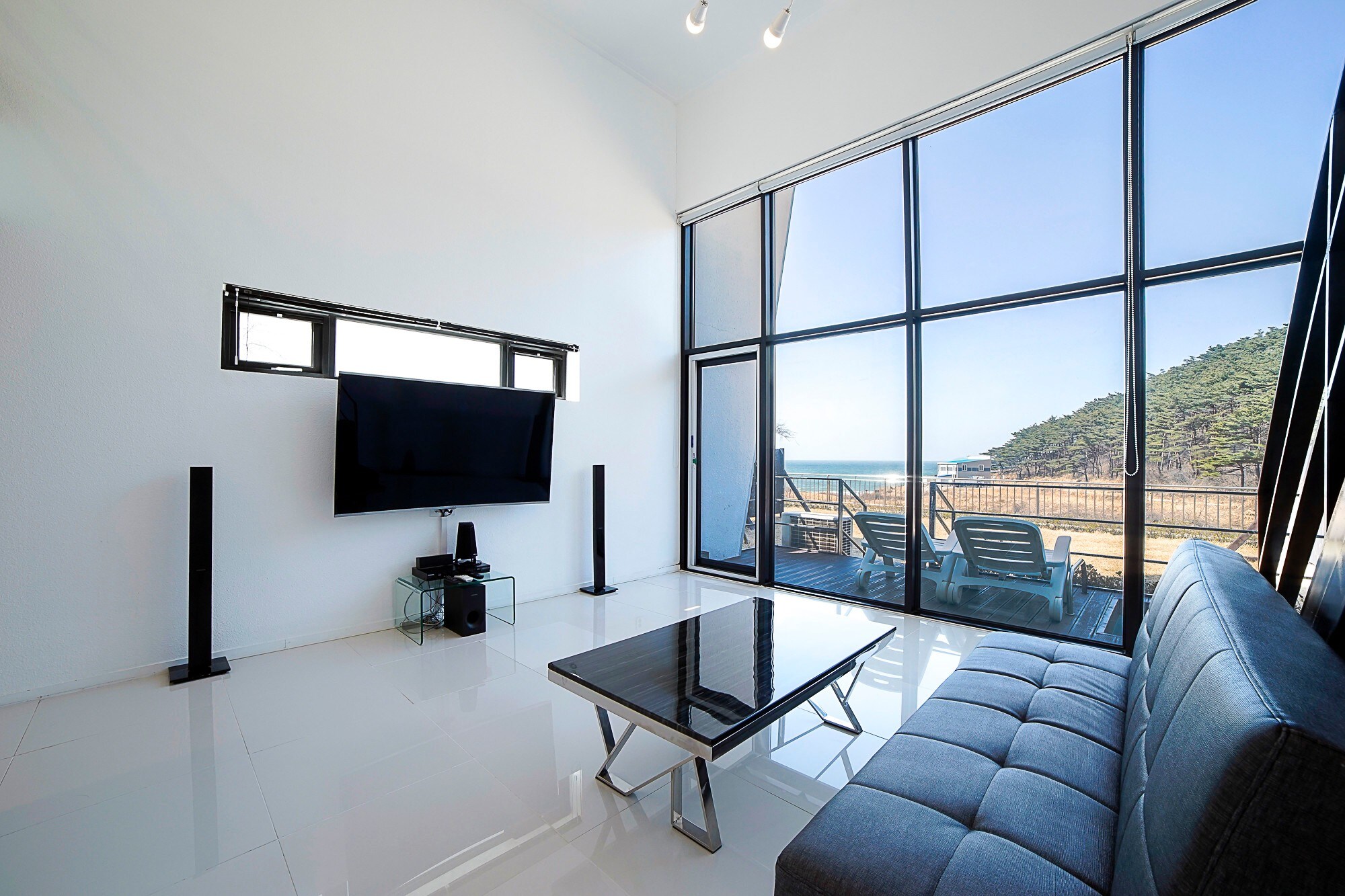 Property Image 1 -  Modern style home overlooking the sea (D)