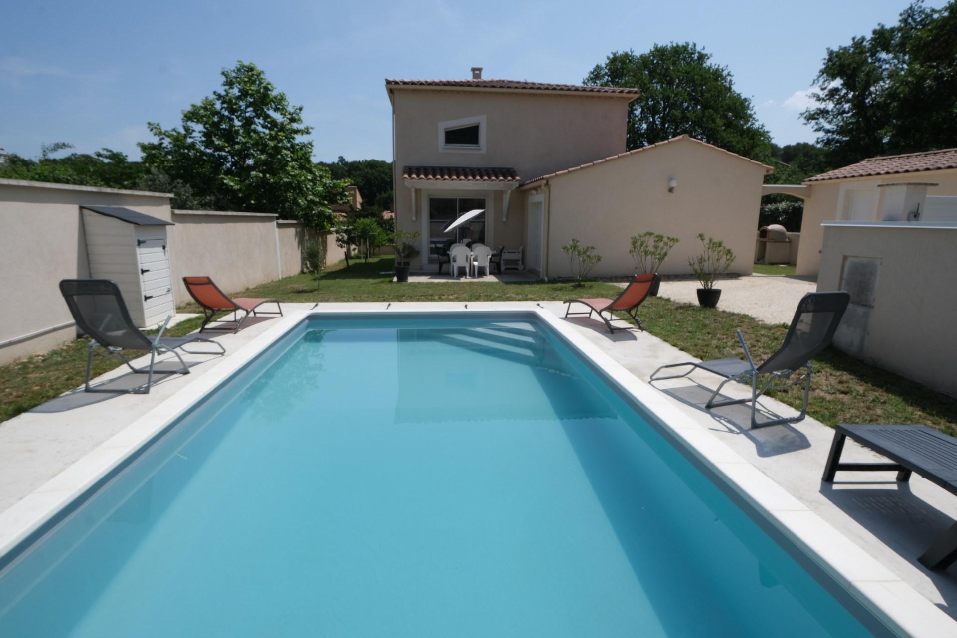 Property Image 1 - very pleasant villa with private swimming pool, in a residential area near the center of saint-rémy-de-pro