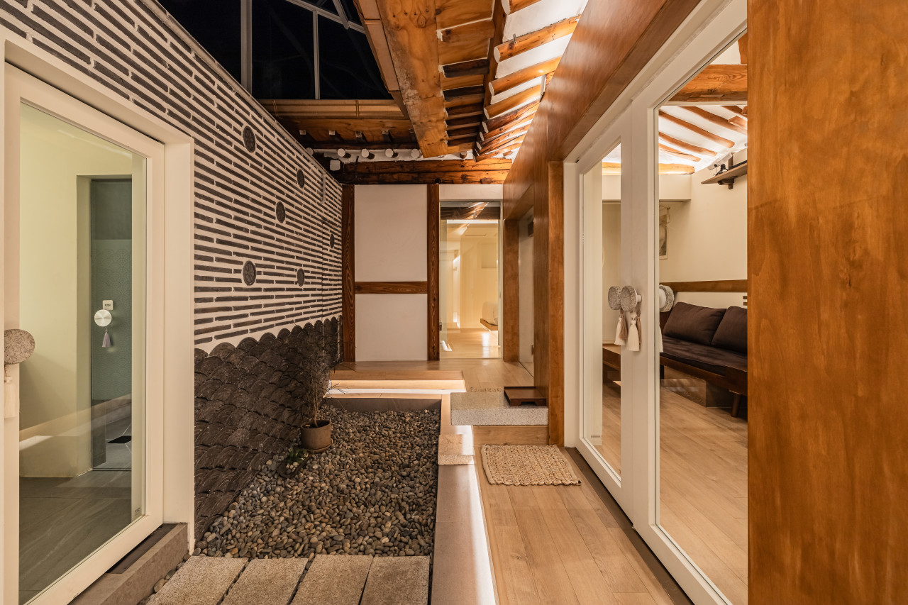 Property Image 2 - Luxury Hanok with private bathtub - SW07