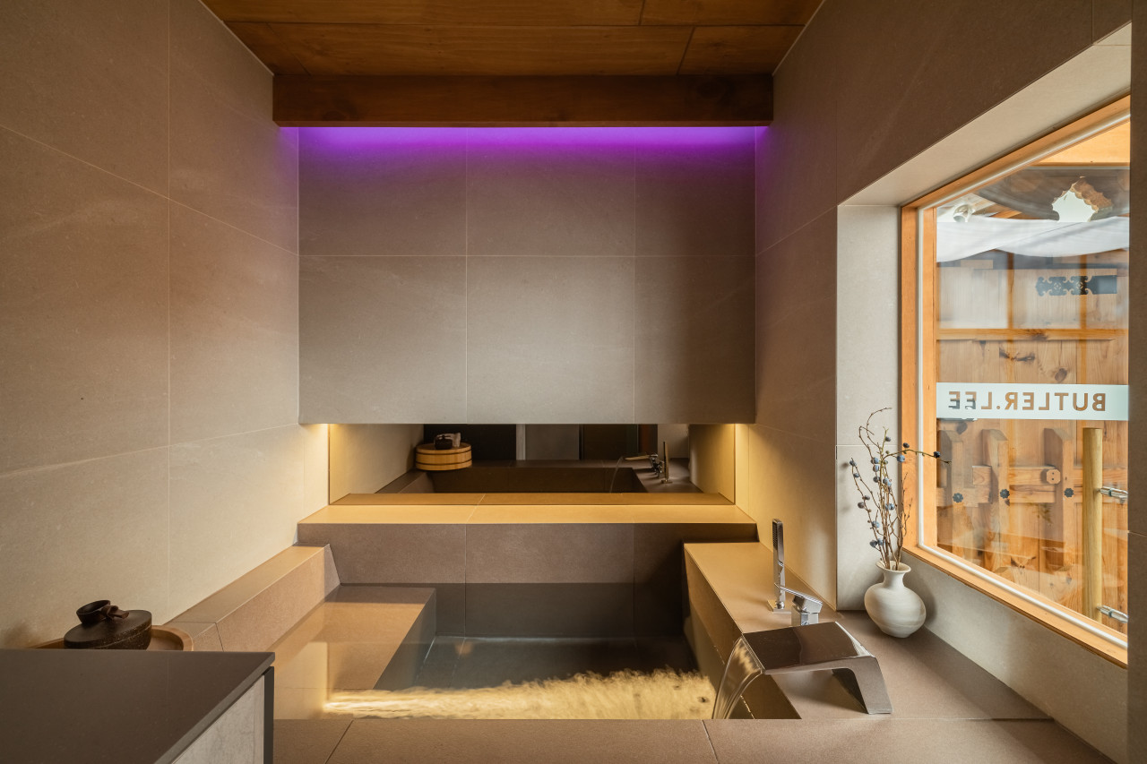 Property Image 1 - Luxury Hanok with private bathtub - Hwanuidang