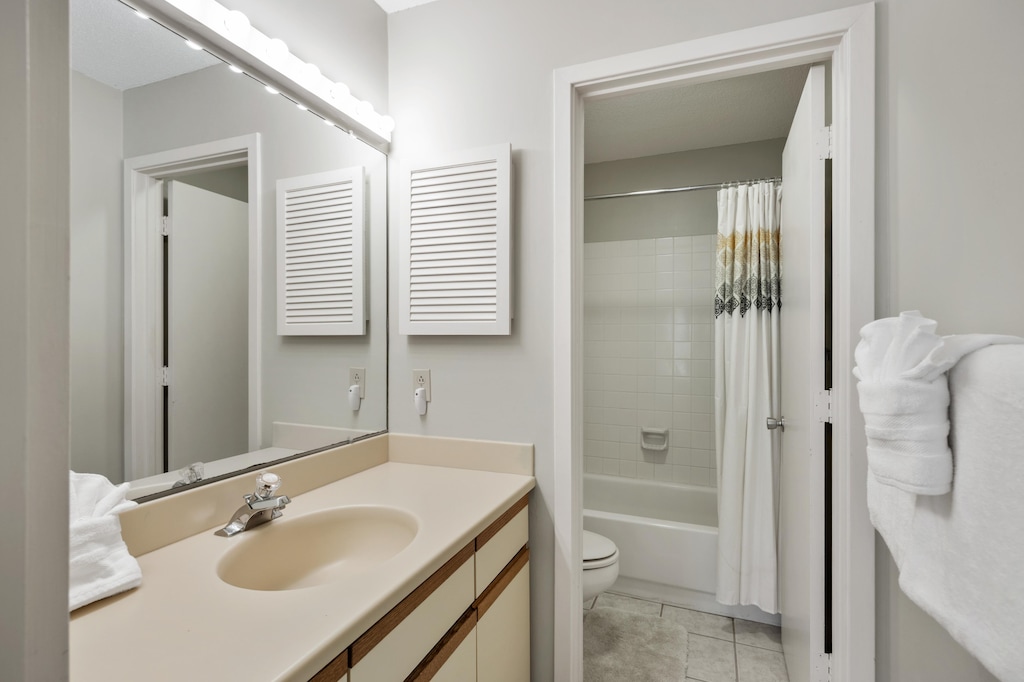 Bathroom 2 (primary bathroom)