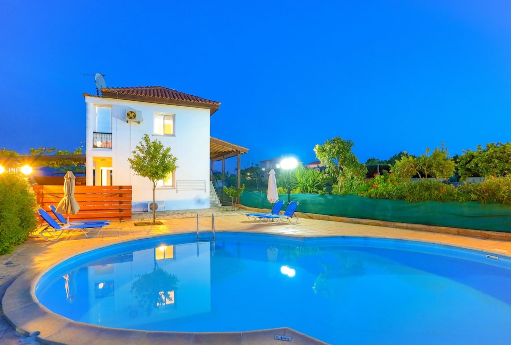 Pool %26amp%3B property at night