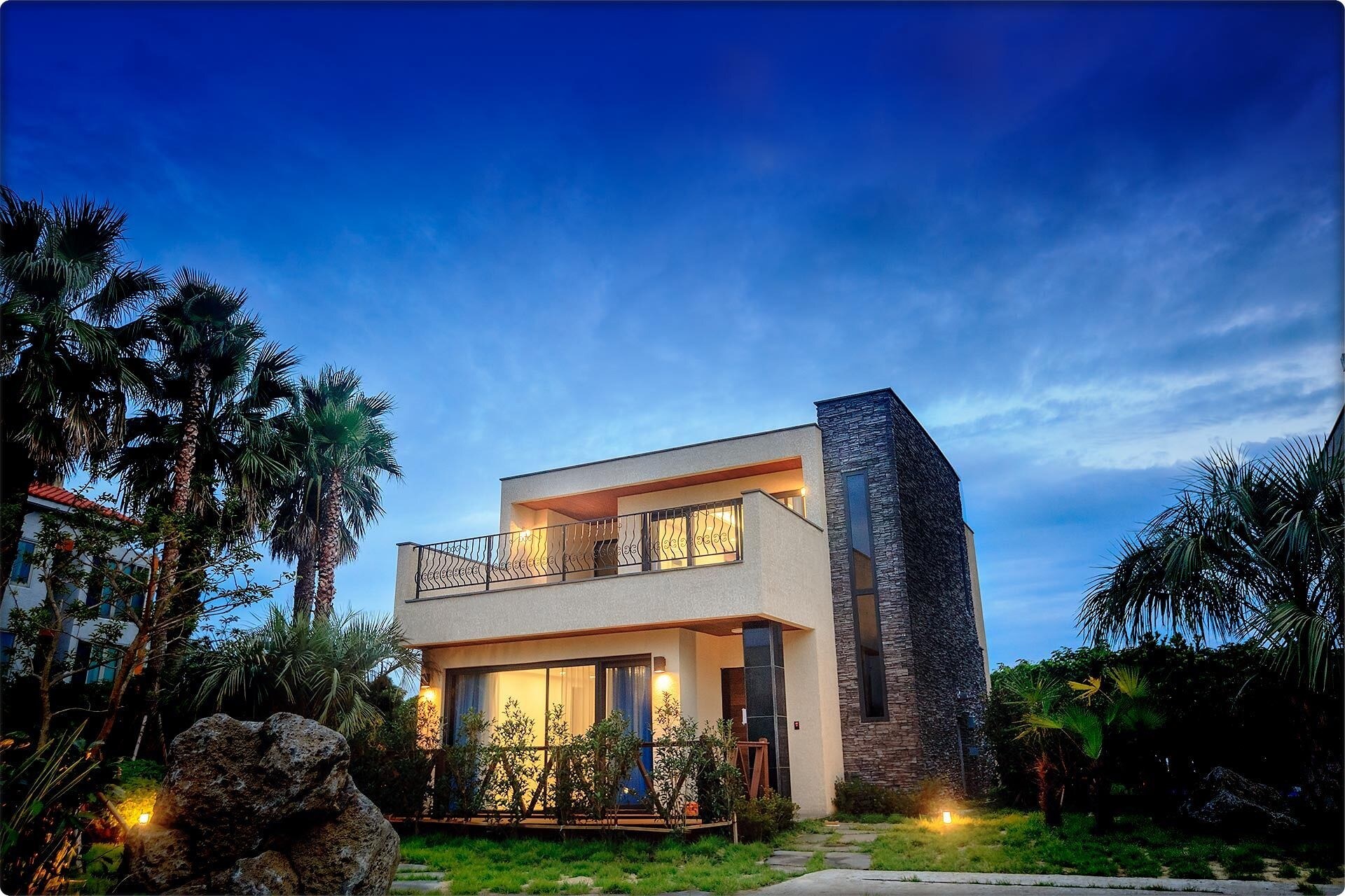 Luxury pool villa for family 