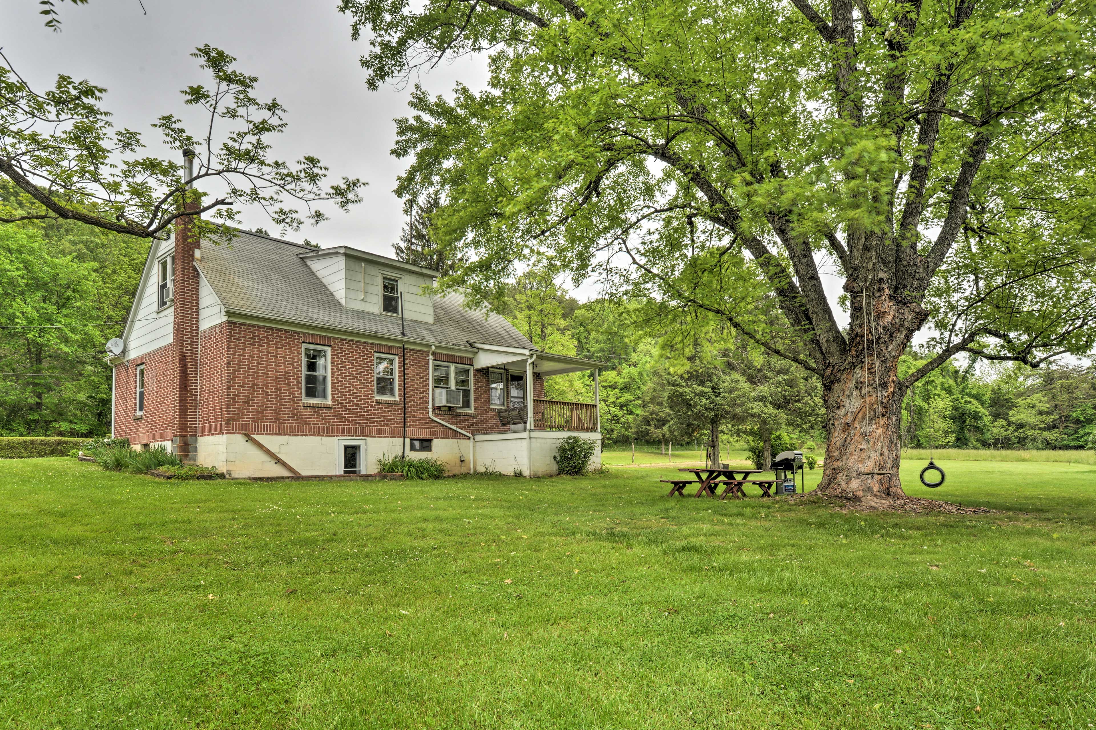 Cozy Family Home w/ Kayaks, Dock & Fire Pit!