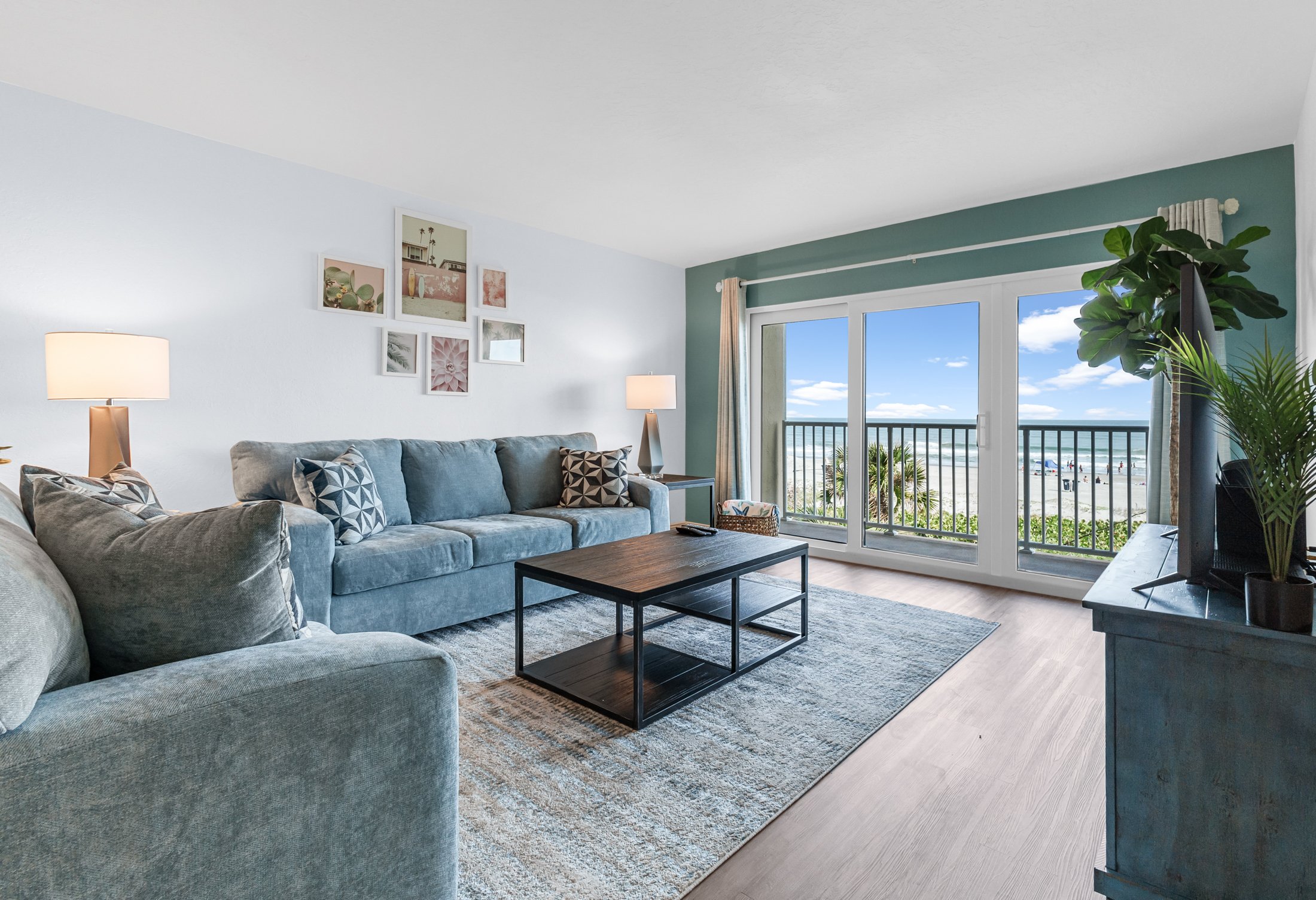 Serene and relaxing living room - soak up the views!