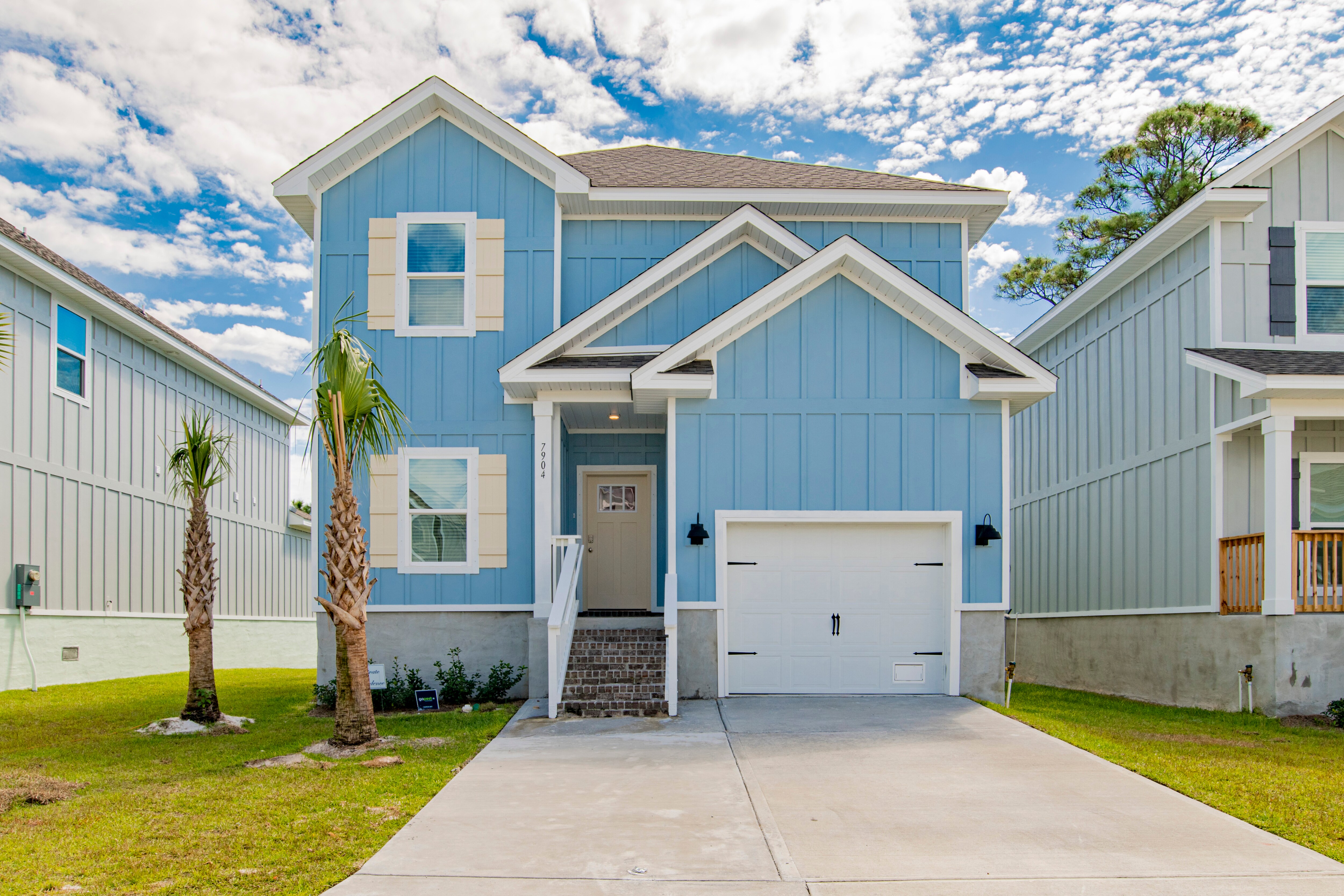 Property Image 2 - Blue Tide Bungalow for some true blue fun! Game room & EV Charger too! 