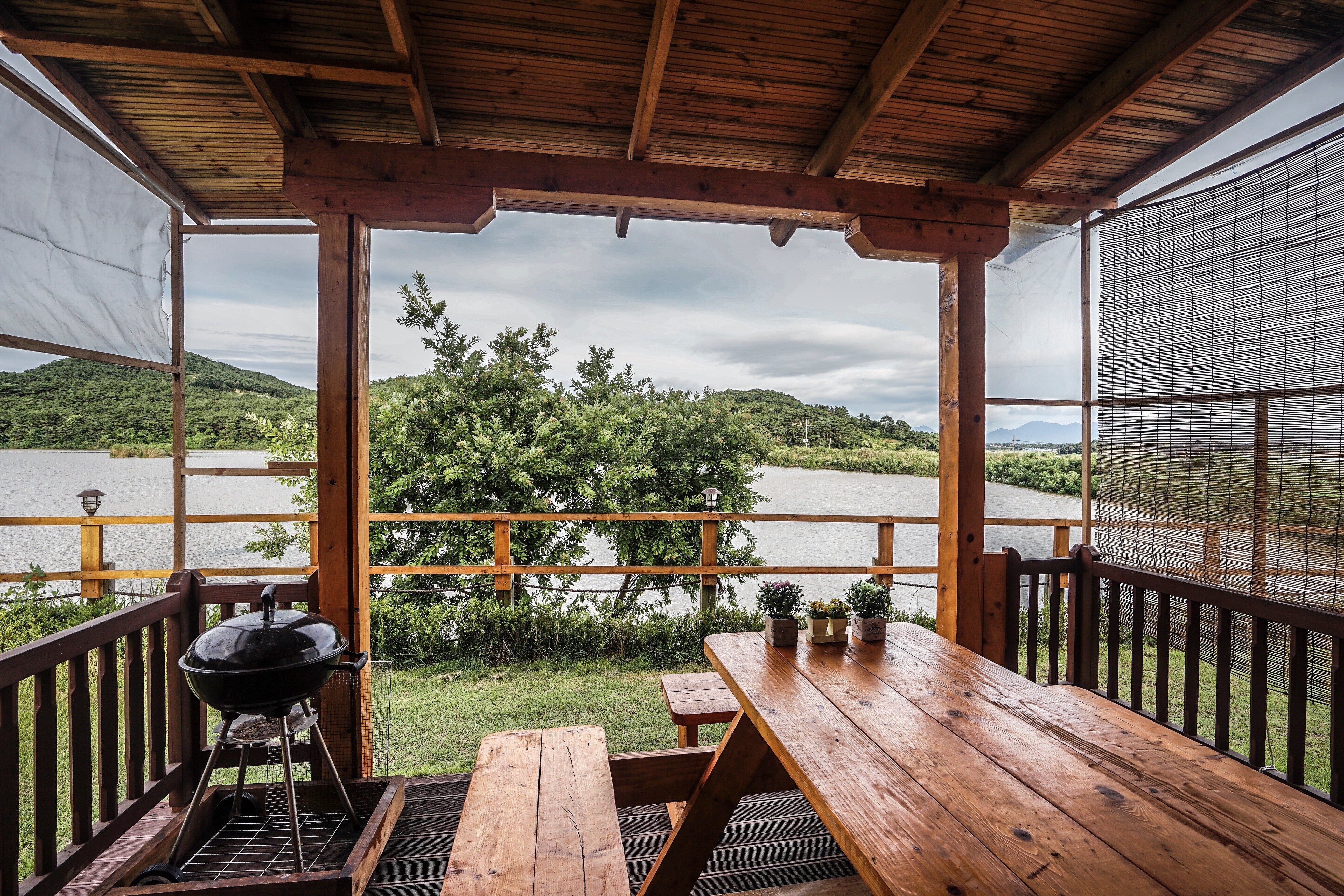 Sweet wooden house with terrace 2