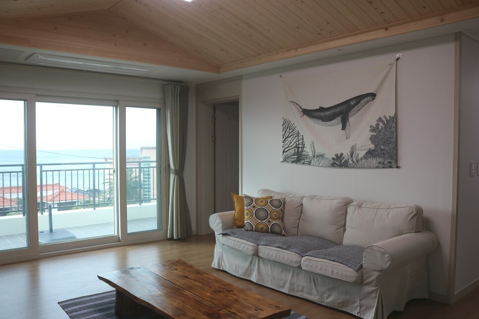 Property Image 1 - Classic Apartment with Nice Beach View 2