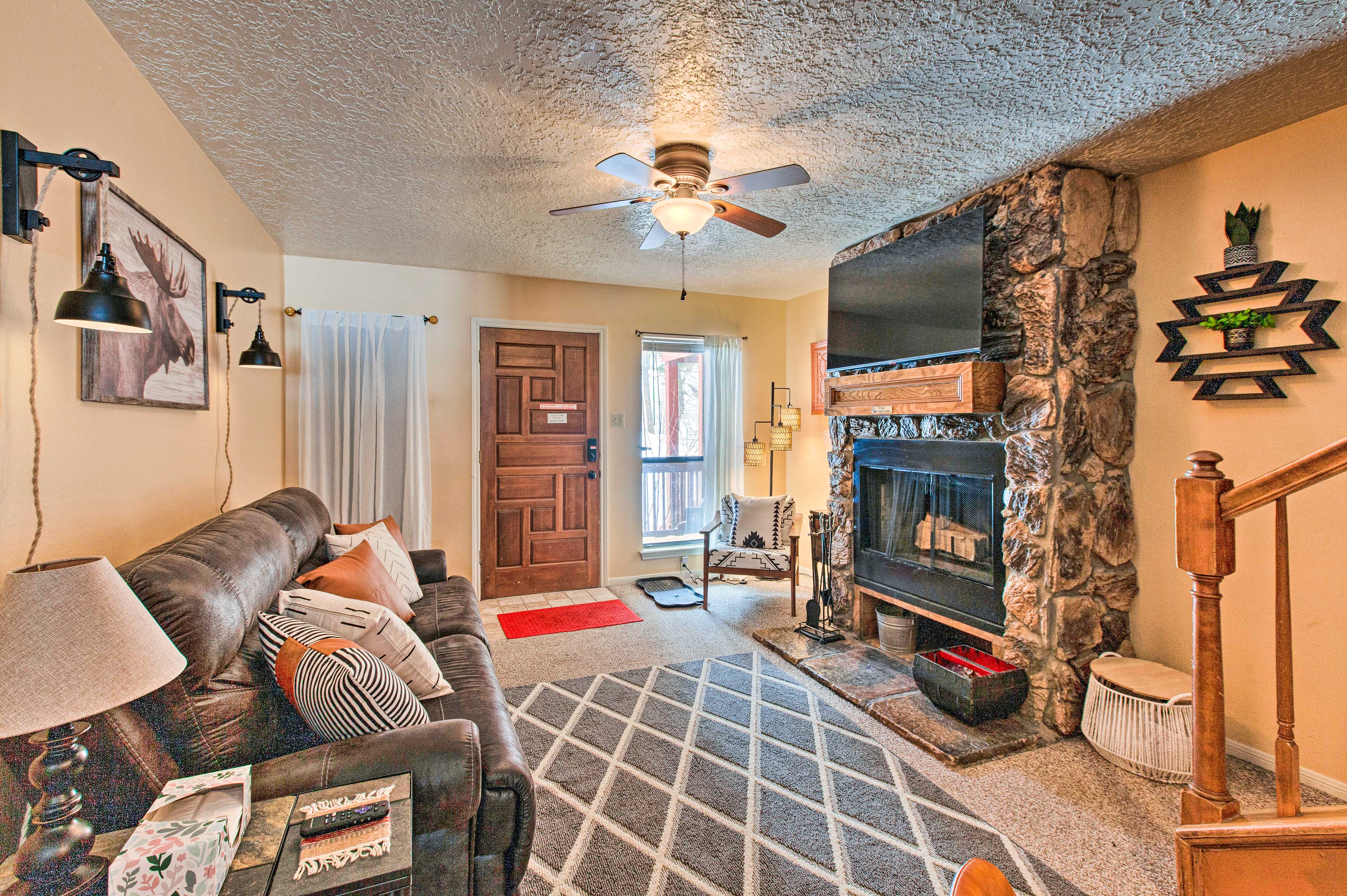 Property Image 1 - NEW! Cozy Red River Condo w/ Shared Hot Tub!