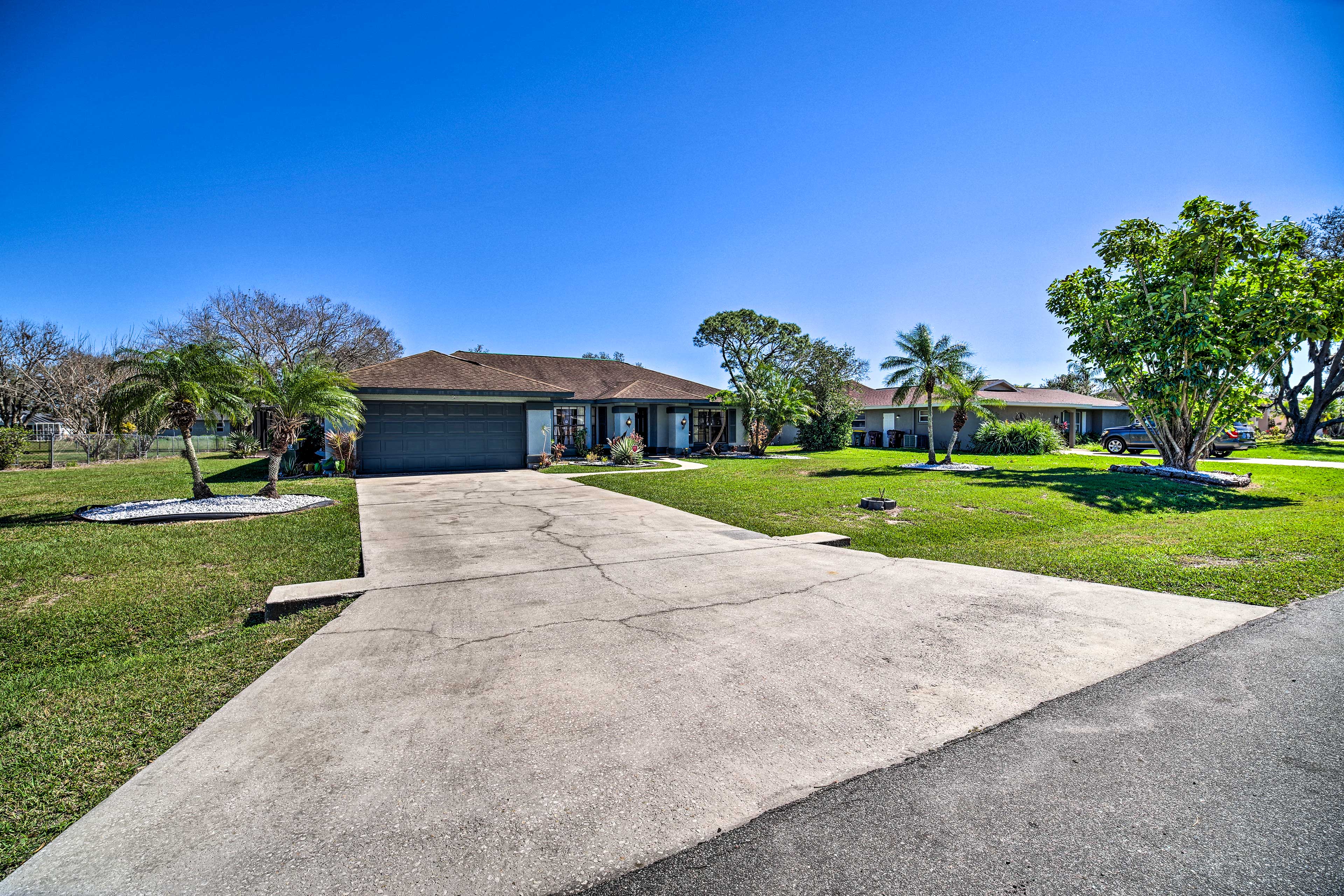 Lanai, Pool & Gas Grill: Sebring Retreat!