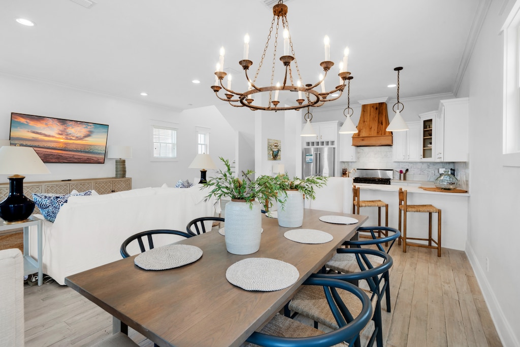 Dining table seats 6