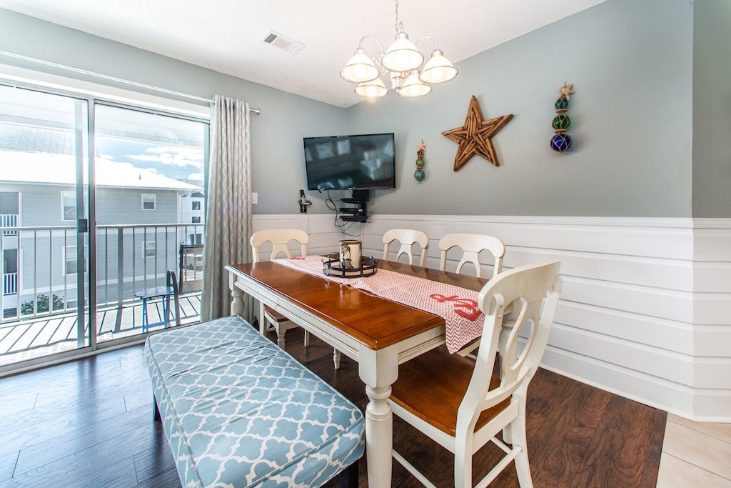 Dining room table seats 6