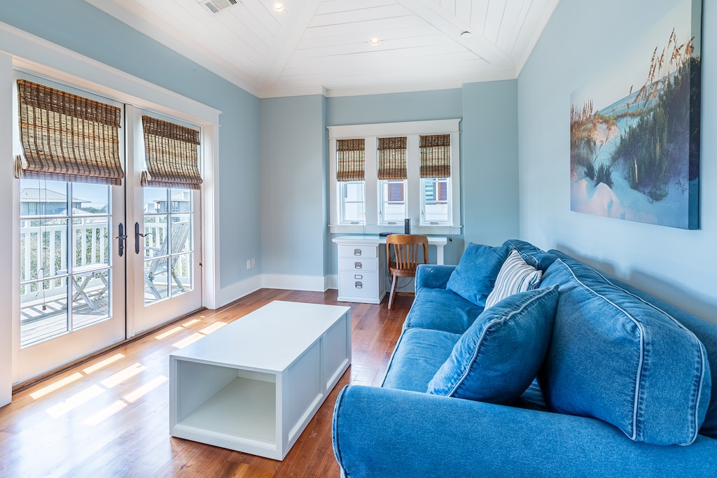 Sitting area with balcony access