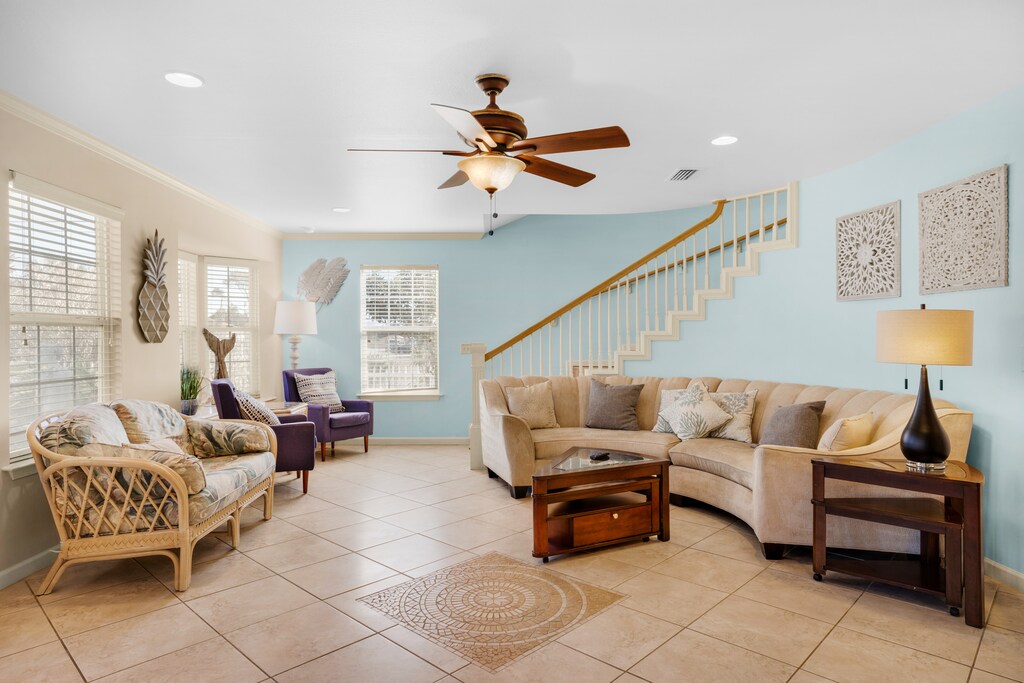 Spacious living room