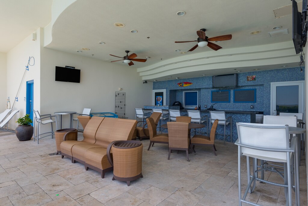Pool Side Bar at Sterling Breeze