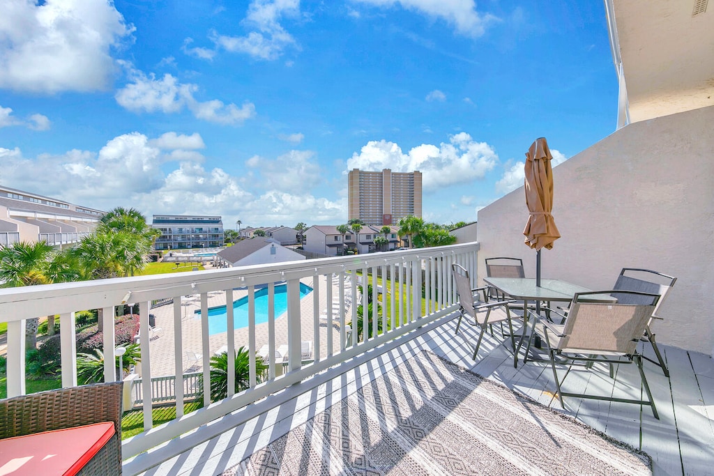 Endless Summer F11 balcony