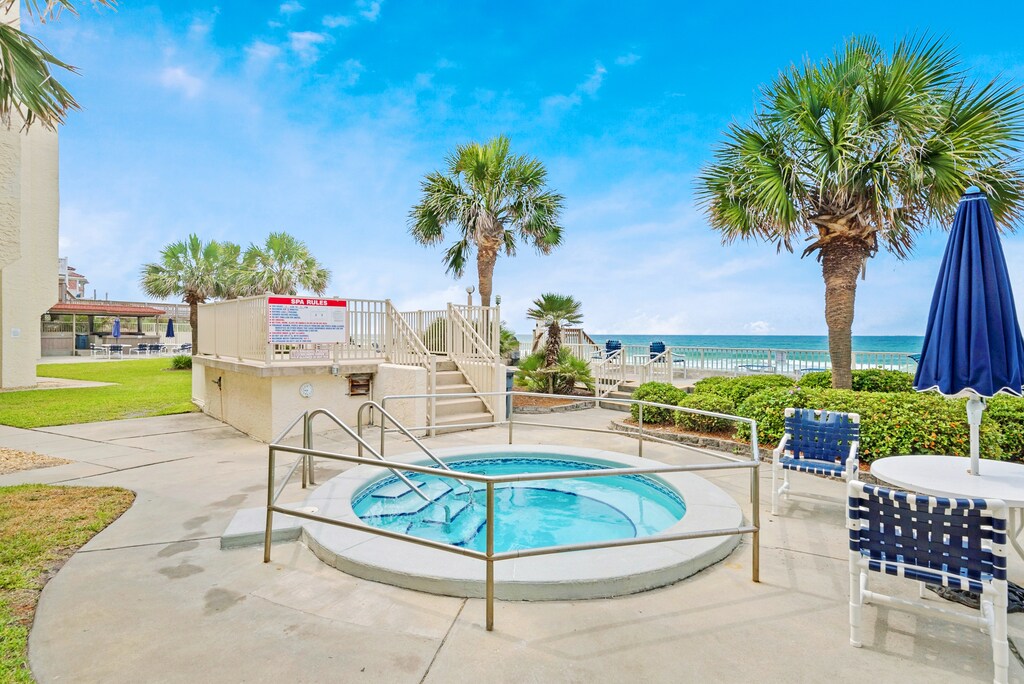 Gulf Front Hot Tub- Latitude 29