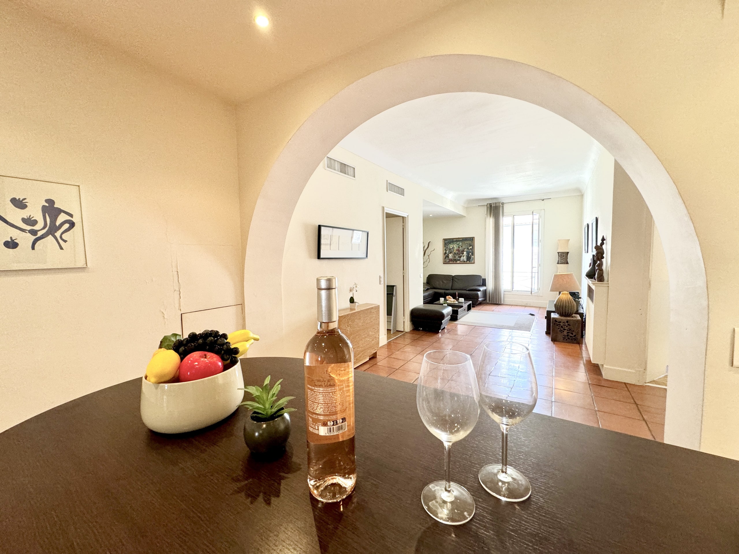 Property Image 1 - The apartment in Cannes has 3 bedrooms and capacity for 6 persons. 