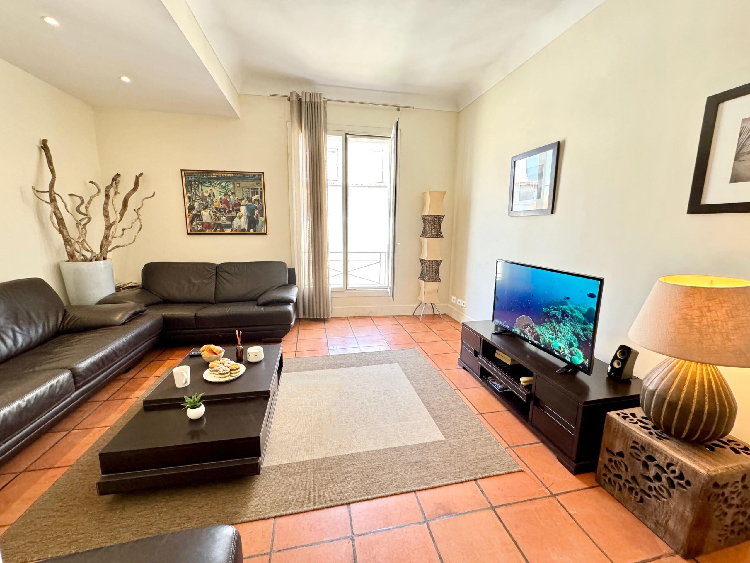 Property Image 2 - The apartment in Cannes has 3 bedrooms and capacity for 6 persons. 