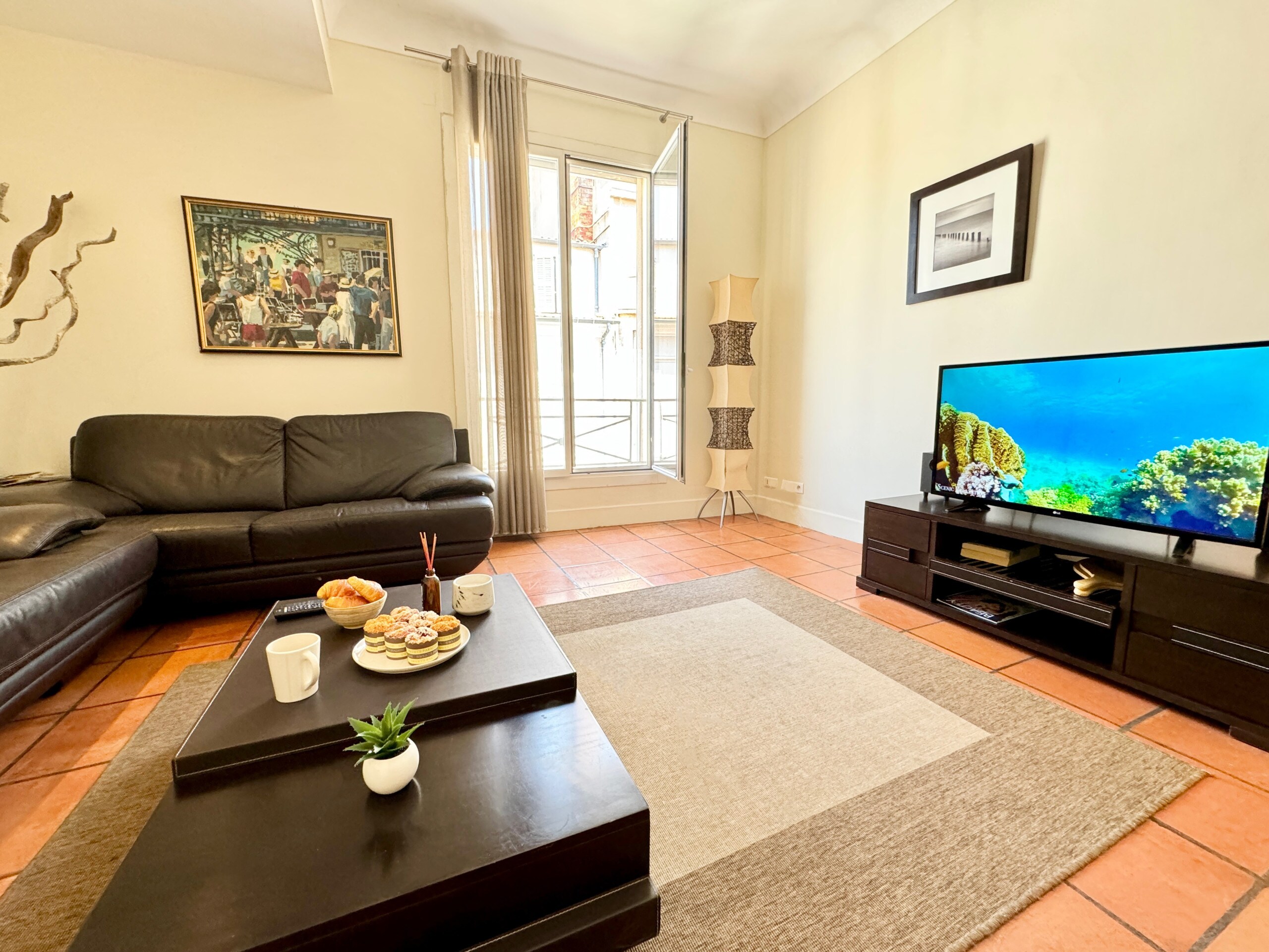 Property Image 1 - The apartment in Cannes has 3 bedrooms and capacity for 6 persons. 