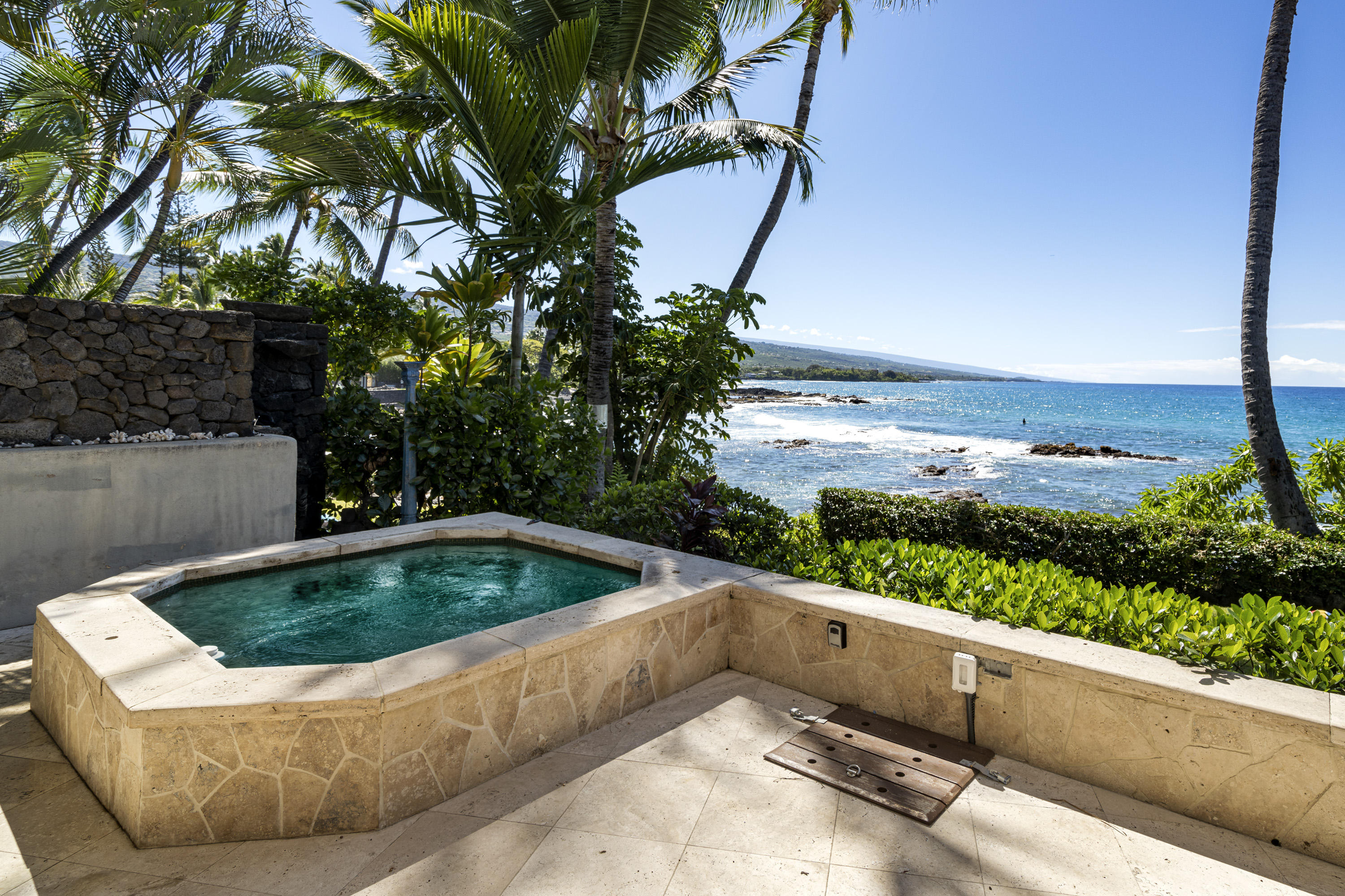 Heaven on earth with this private Ocean View Hot Tub