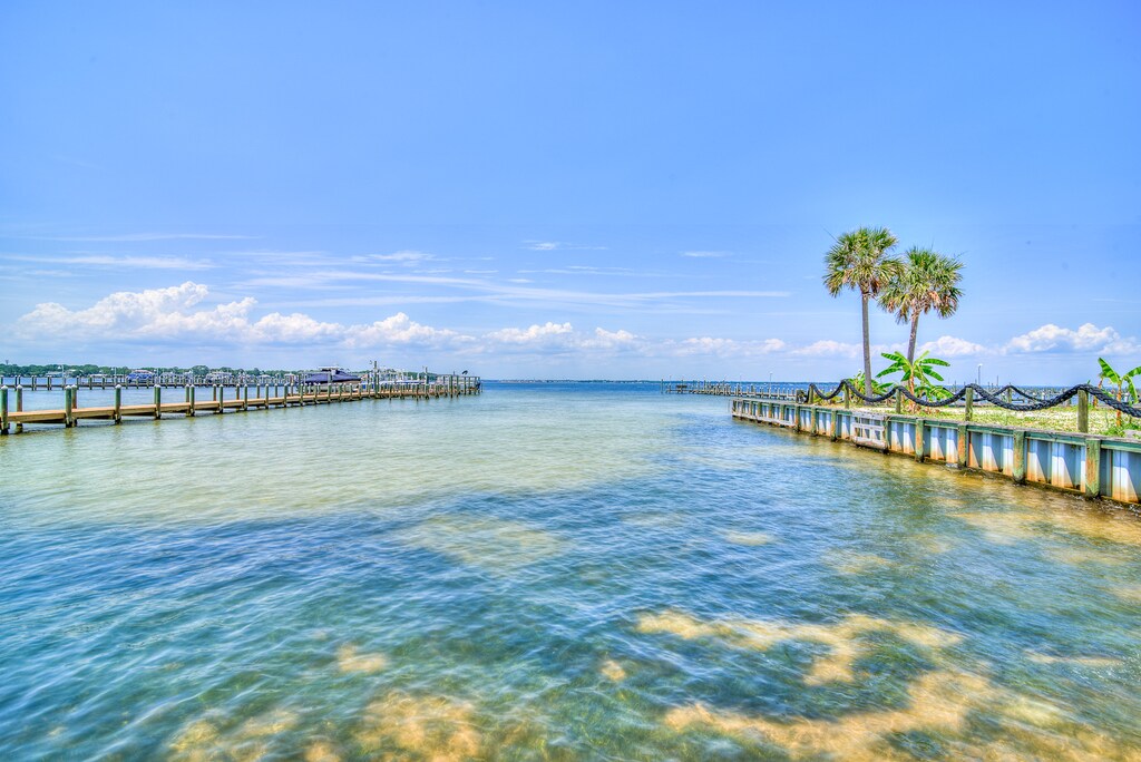 Lovely waterfront - Hermitage by the Bay