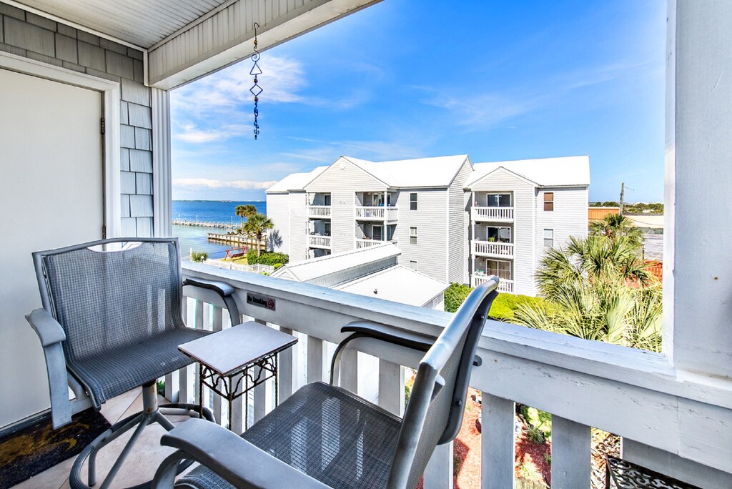 What a beautiful view of the bay from 305!