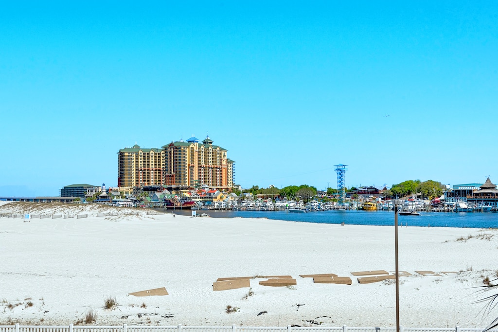 Views of Emerald Grande and the Destin Harbor