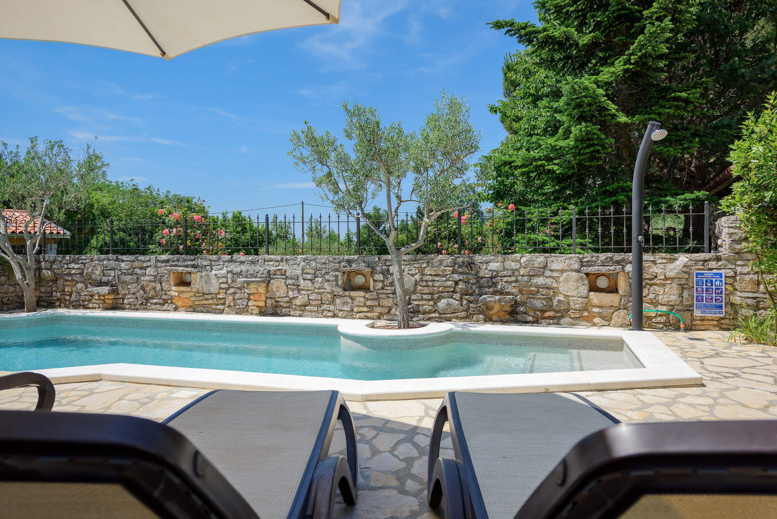 Property Image 2 - Charming Istrian stone house with private pool