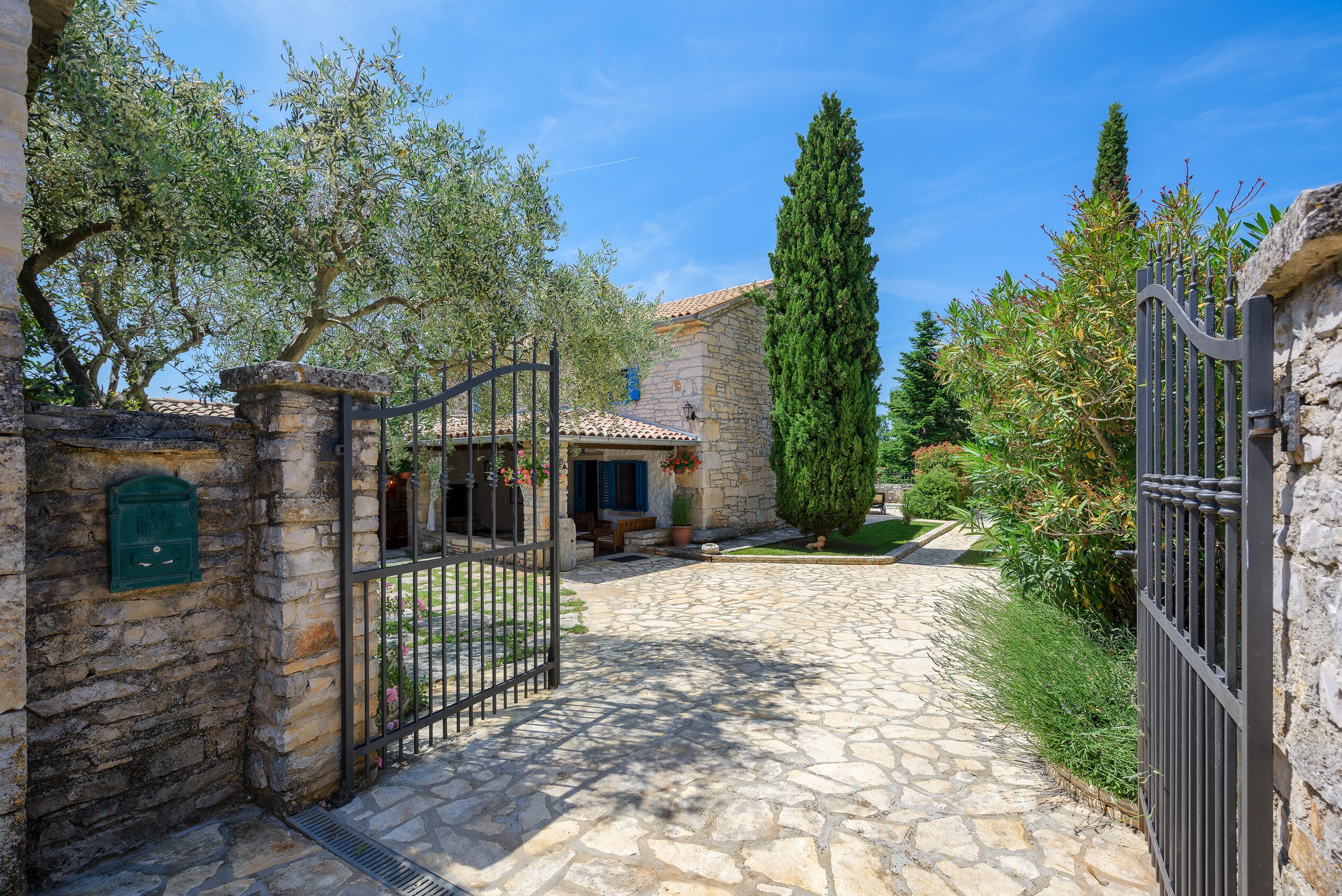 Property Image 1 - Charming Istrian stone house with private pool