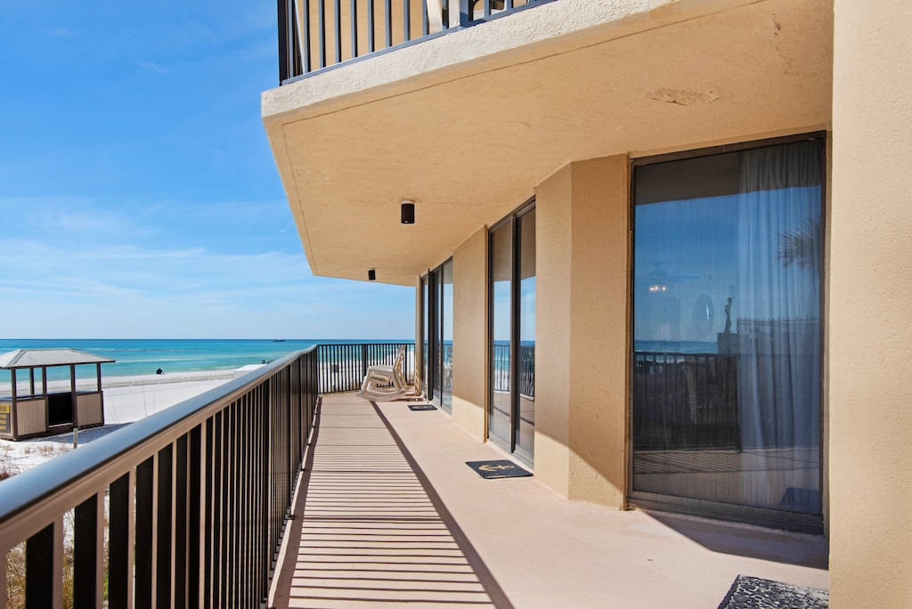 Large balcony space!