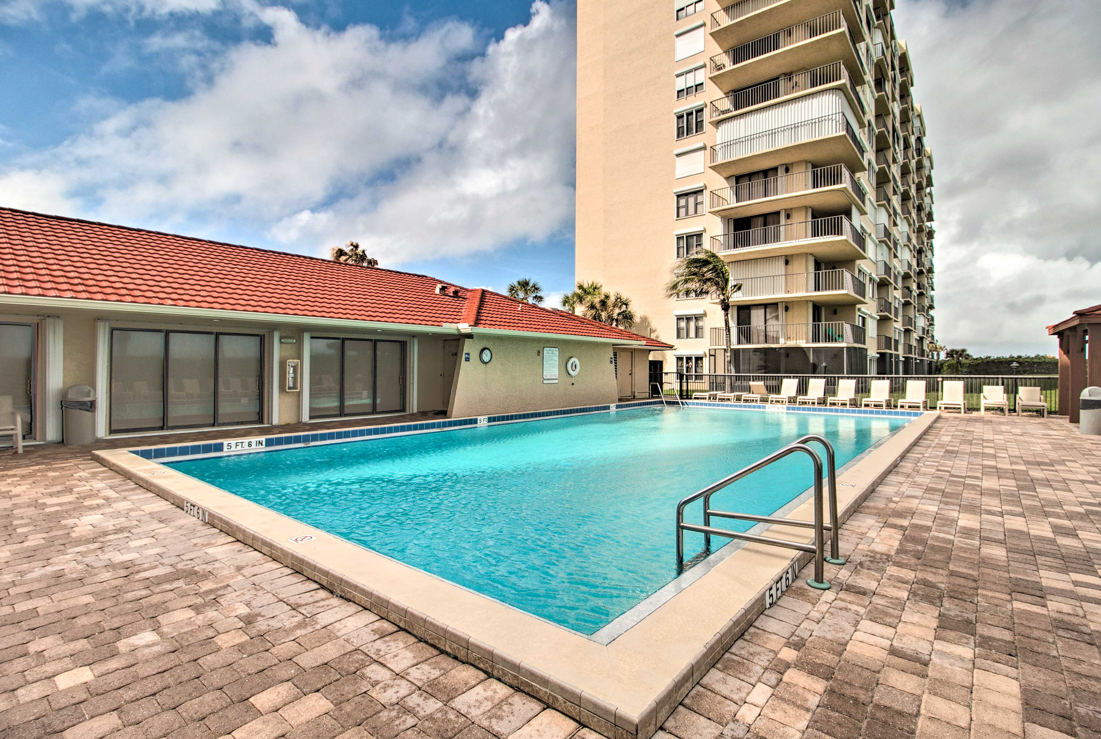 Lovely Fort Pierce Condo, Walk to Beach!