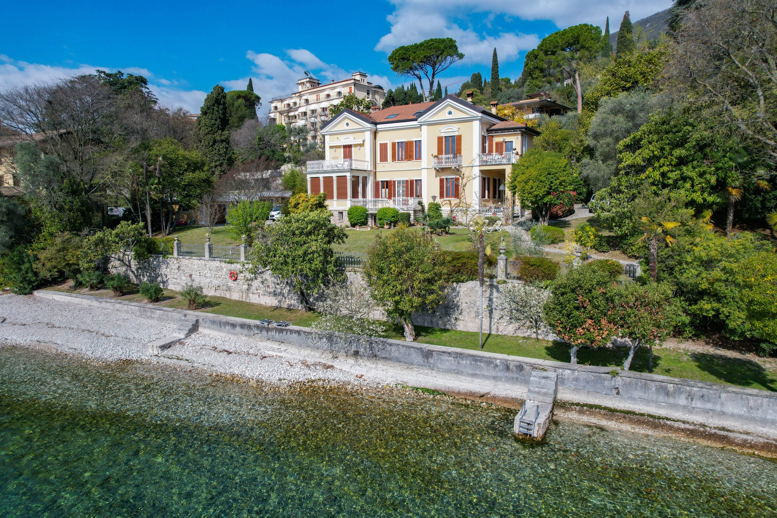 Property Image 1 - Beautiful apartment in villa front lake in Gardone Riviera