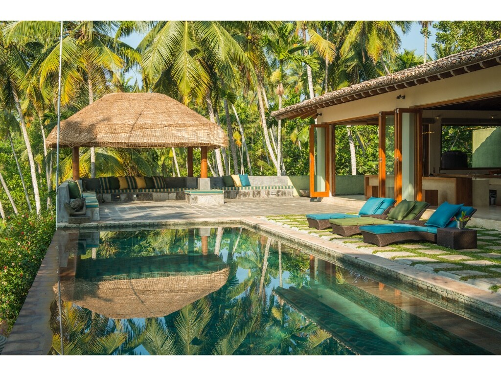 Property Image 1 - Luxury villa set within a tropical paradise of lush greenery close to beaches, surf breaks & cafes. 