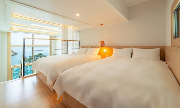 Property Image 1 - Modern Comfy Apartment with Sea View 3