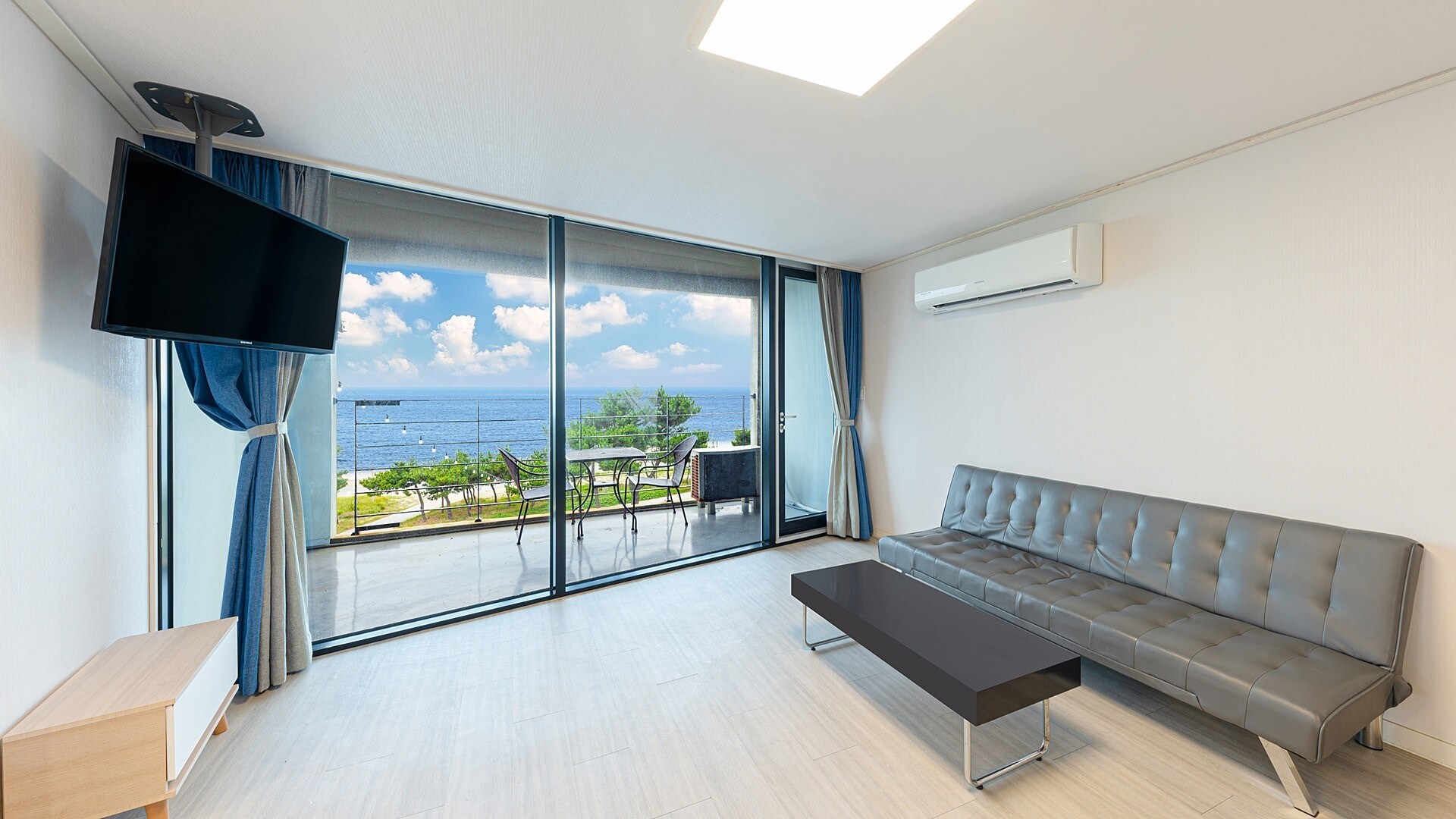 Property Image 2 - Unique Posh Home with Amazing Sea View 12 Property Image 2 - Unique Posh Home with Amazing Sea View 12